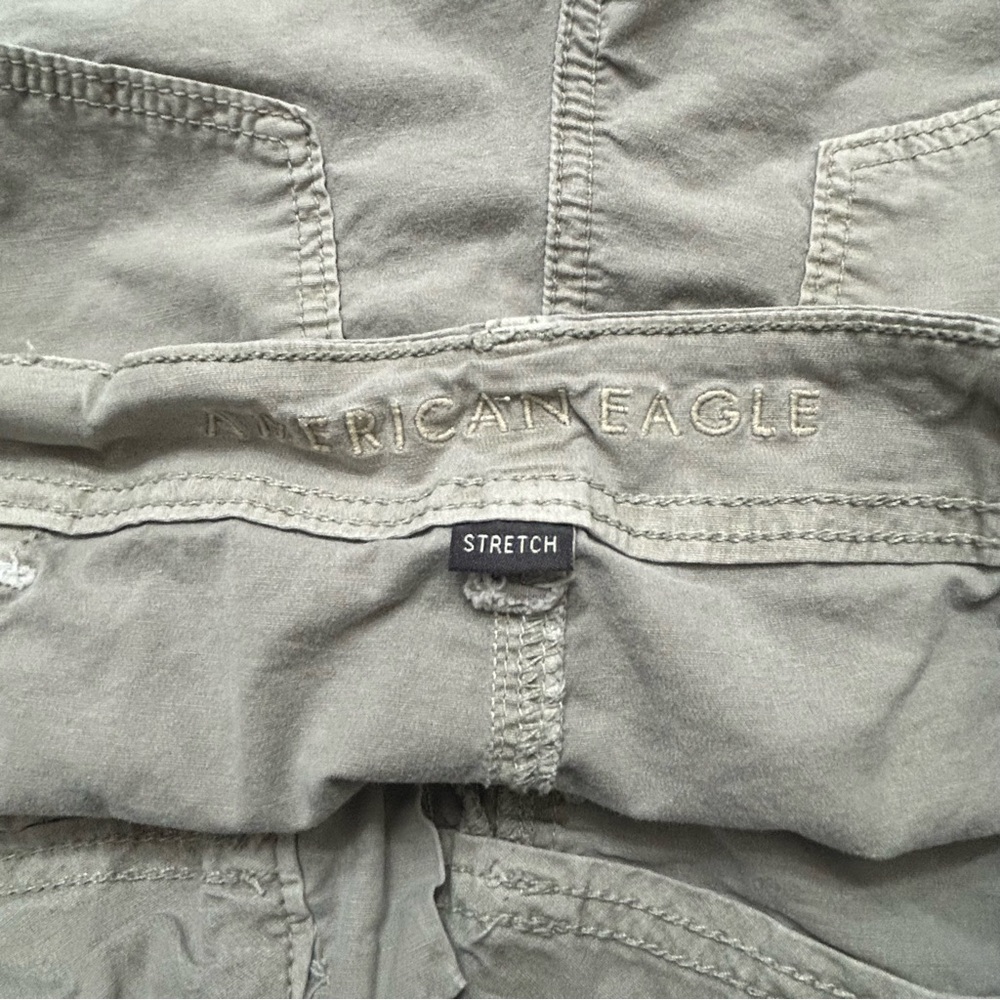 American Eagle 90’s Boyfriend Short Khaki Cargo Women’s Size 2 - Picture 10 of 11